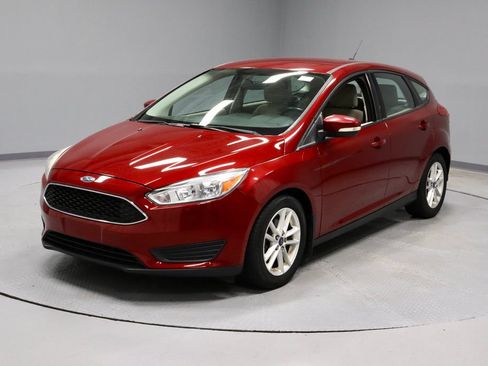 Used 2017 Ford Focus SE w/ Cold Weather Package FWD image 7
