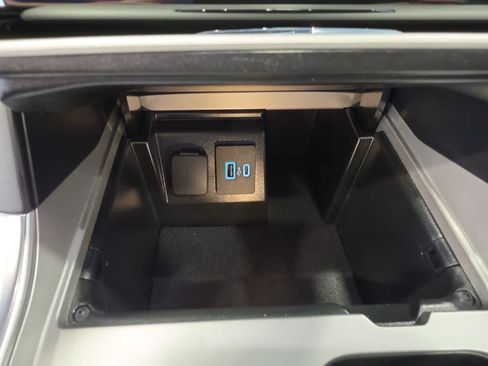 Used 2023 Ford Explorer Platinum w/ Technology Package AWD/4WD image 25