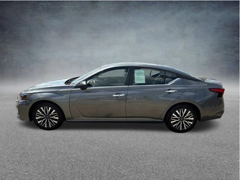 Used 2024 Nissan Altima 2.5 SV FWD image 6