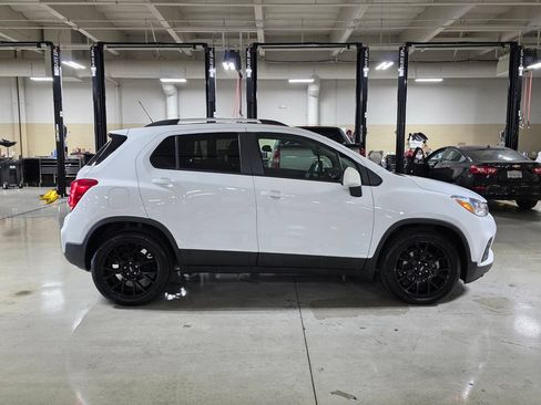 Used 2022 Chevrolet Trax LT w/ Sport Edition FWD image 8