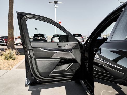 Used 2024 BMW 740i w/ Premium Package RWD image 15