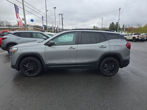 Used 2023 GMC Terrain SLE w/ Driver Convenience Package AWD/4WD image 5