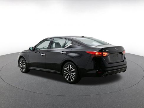 Used 2025 Nissan Altima 2.5 SV FWD image 7