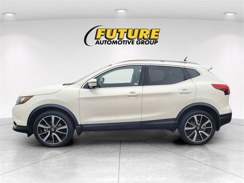 Used 2017 Nissan Rogue Sport SL image 6