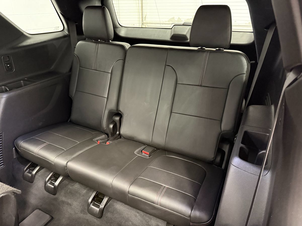 Used 2022 Chevrolet Traverse RS w/ LPO, Floor Liner Package AWD/4WD image 16
