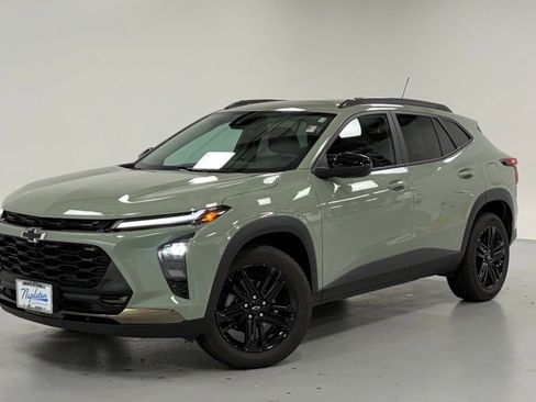 Used 2025 Chevrolet Trax ACTIV w/ Sunroof Package image 1