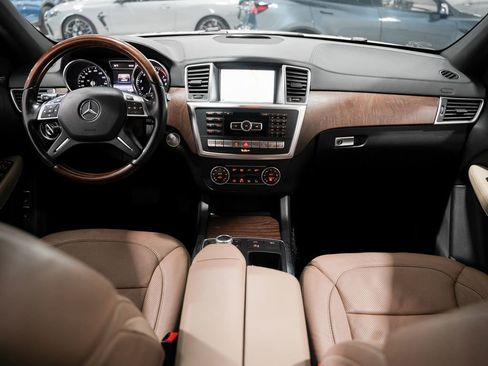 Used 2014 Mercedes-Benz GL 550 4MATIC image 18