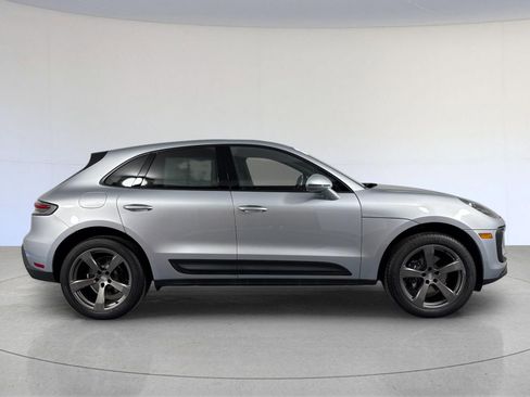 Certified 2026 Porsche Macan AWD/4WD image 9