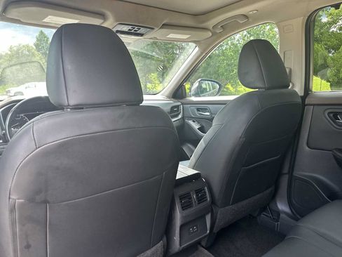 Used 2023 Nissan Rogue SV w/ SV Premium B Package AWD/4WD image 17