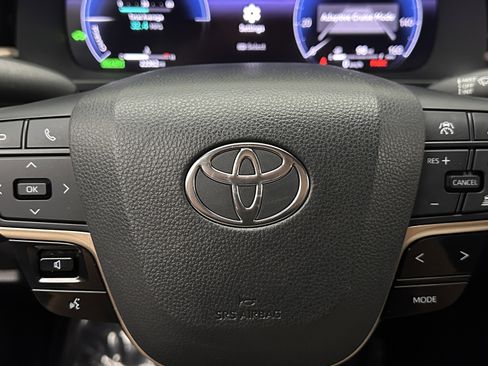 Used 2023 Toyota Crown XLE image 21