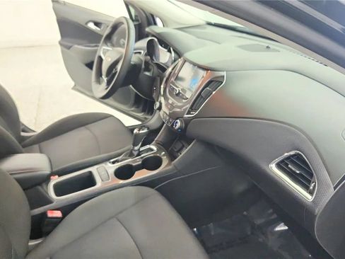 Used 2017 Chevrolet Cruze LT w/ Convenience Package FWD image 27