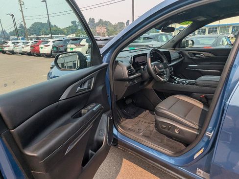 Used 2024 Chevrolet Traverse LT w/ Enhanced Driving Package FWD image 18