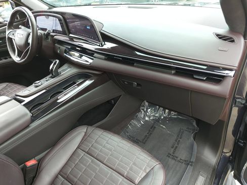 Used 2023 Cadillac Escalade Premium Luxury Platinum AWD/4WD image 26