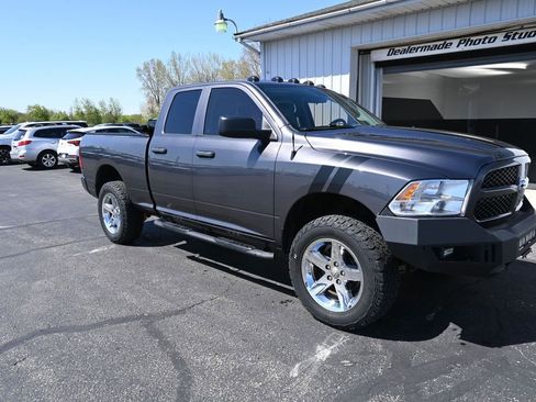 Used 2017 RAM 1500 Express w/ Express Value Package AWD/4WD image 12