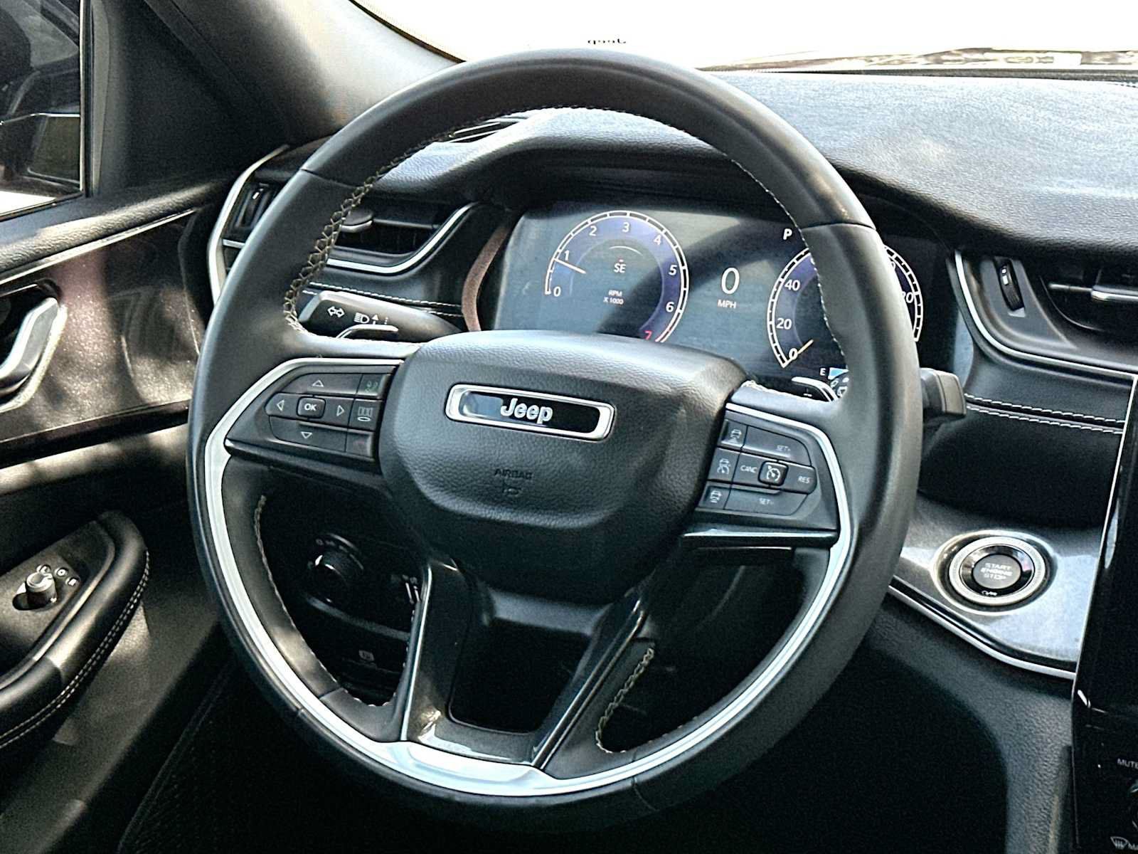 Used 2023 Jeep Grand Cherokee L Laredo AWD/4WD image 27