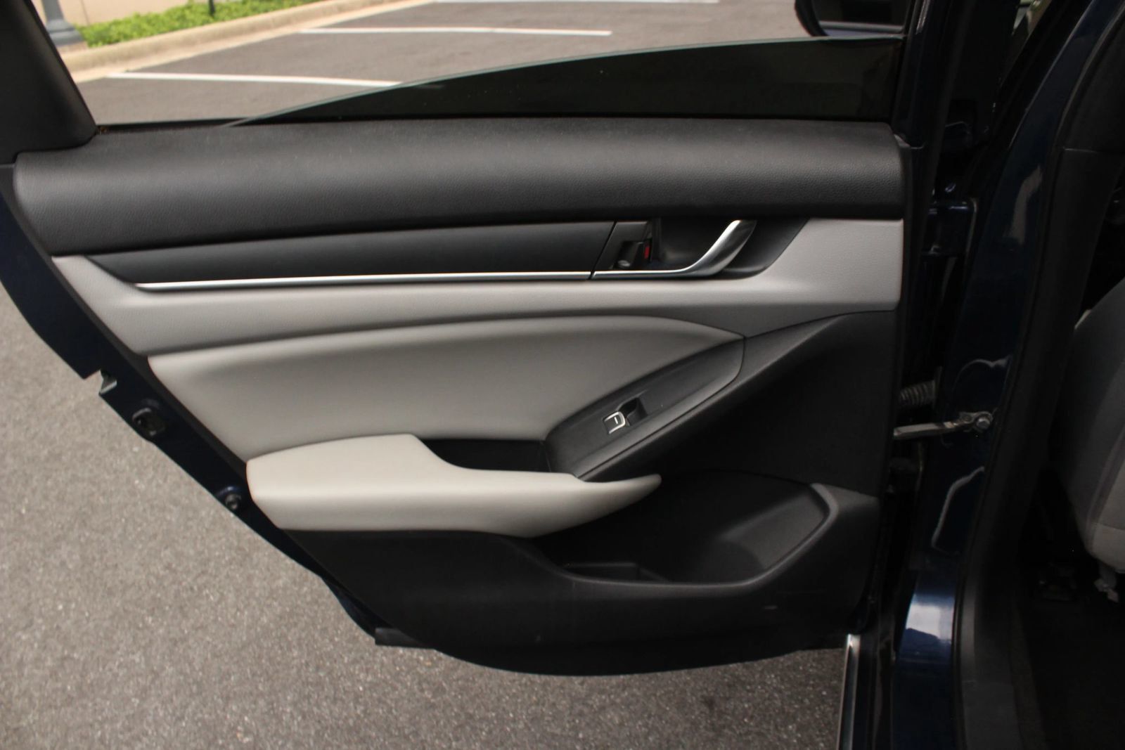 Used 2019 Honda Accord EX image 18