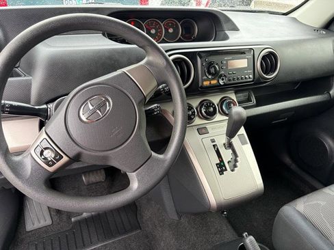 Used 2013 Scion xB FWD image 12