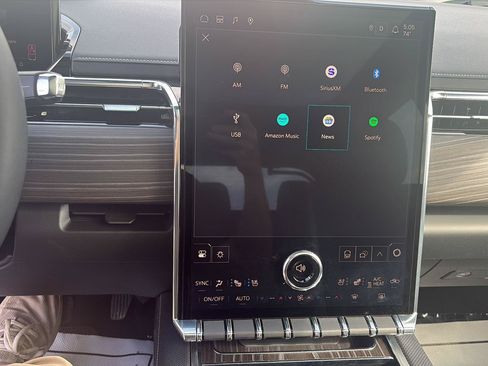 Used 2024 GMC Sierra EV Denali AWD/4WD image 22