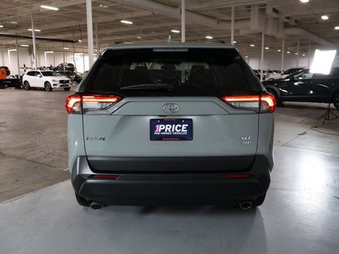 Used 2021 Toyota RAV4 XLE Premium image 7