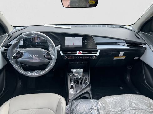 New 2025 Kia Niro EX image 12
