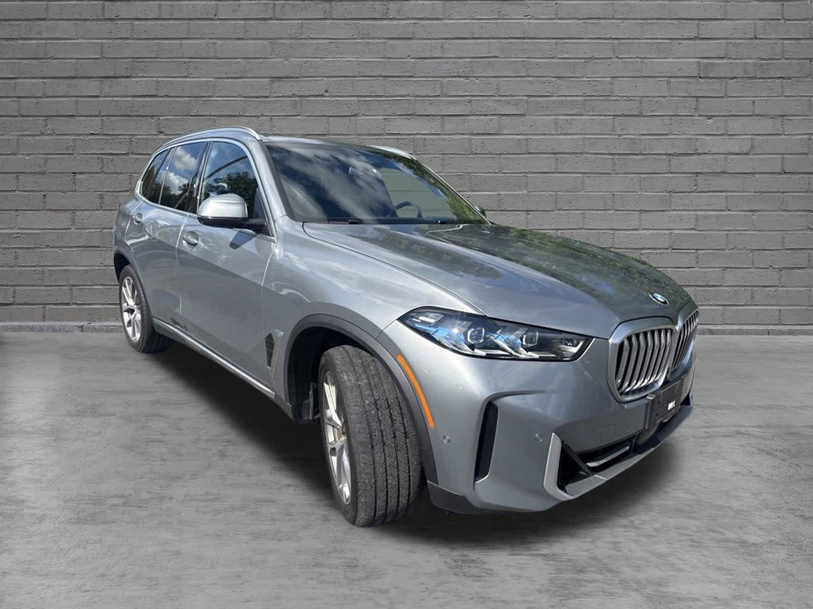 Used 2024 BMW X5 xDrive40i w/ Premium Package AWD/4WD image 2