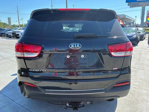 Used 2018 Kia Sorento FWD image 4