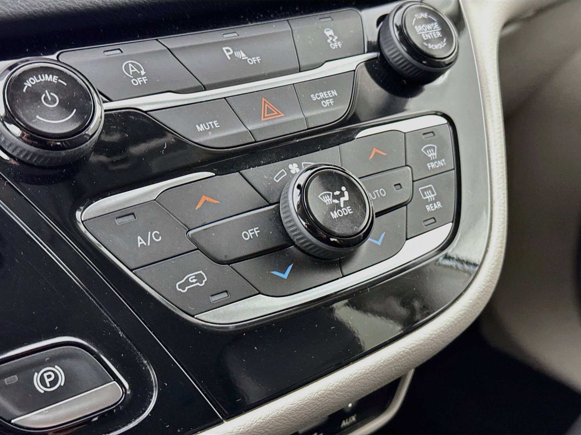 Used 2018 Chrysler Pacifica Touring-L FWD image 15