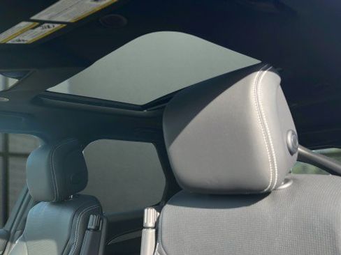 New 2026 Land Rover Discovery Limited Edition image 26