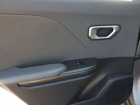 Used 2025 Kia K4 LXS FWD image 11