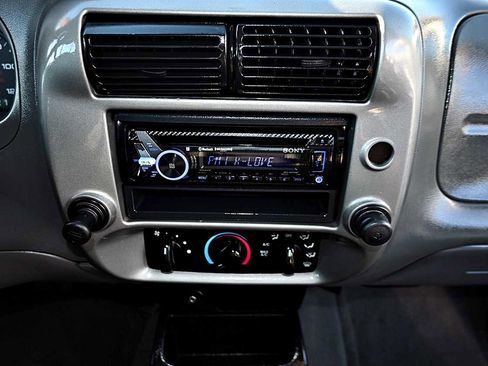 Used 2009 Ford Ranger XLT image 17