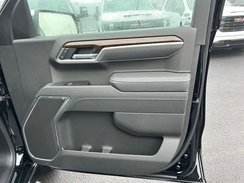 New 2026 GMC Sierra 1500 SLE image 18