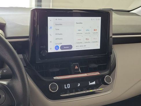 Used 2025 Toyota Corolla LE FWD image 28