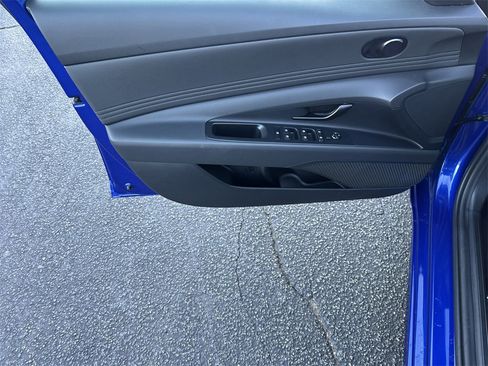 Used 2025 Hyundai Elantra SEL image 10
