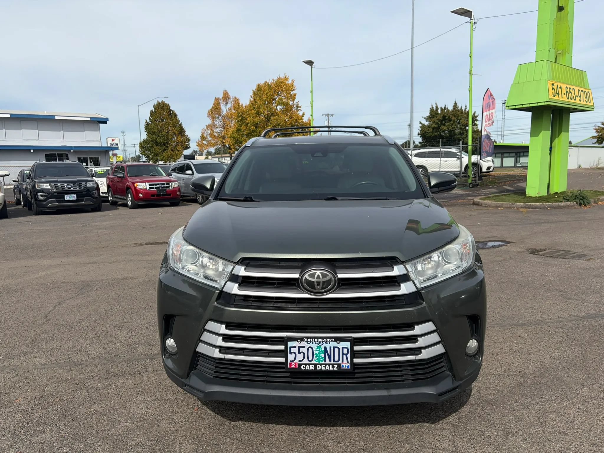 Used 2018 Toyota Highlander XLE AWD/4WD image 2