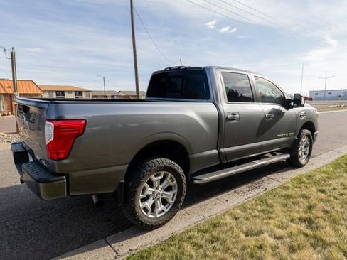 Used 2019 Nissan Titan SV w/ SV Convenience Package image 5