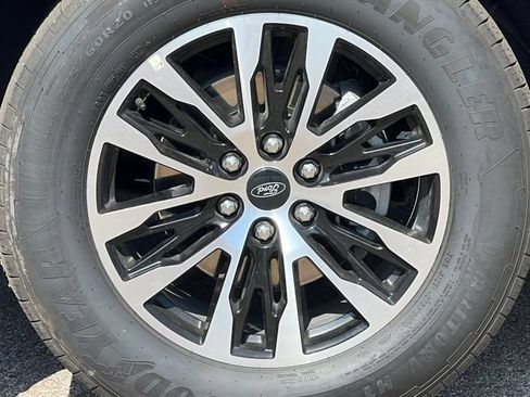 Used 2025 Ford Expedition Platinum AWD/4WD image 7