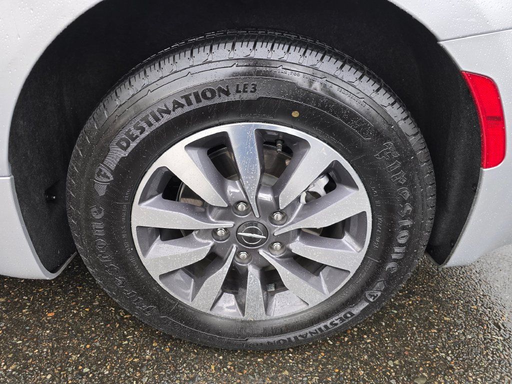 Used 2023 Chrysler Pacifica Touring-L FWD image 11