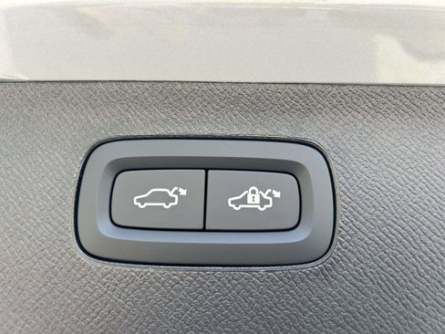 New 2026 Volvo XC90 B6 Plus w/ Protection Package Premier image 18