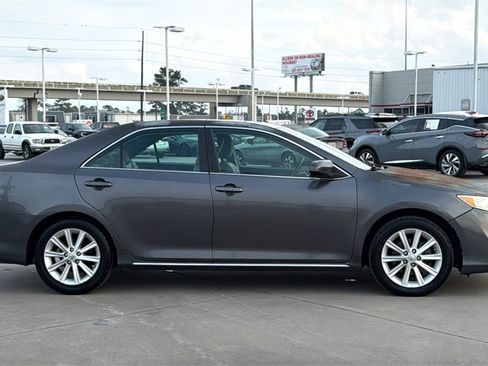 Used 2014 Toyota Camry L image 4