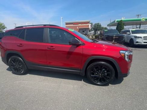 Certified 2023 GMC Terrain SLE w/ Driver Convenience Package AWD/4WD image 9