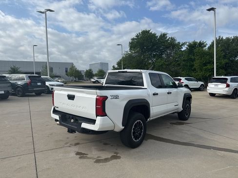 Used 2024 Toyota Tacoma TRD Off-Road image 5