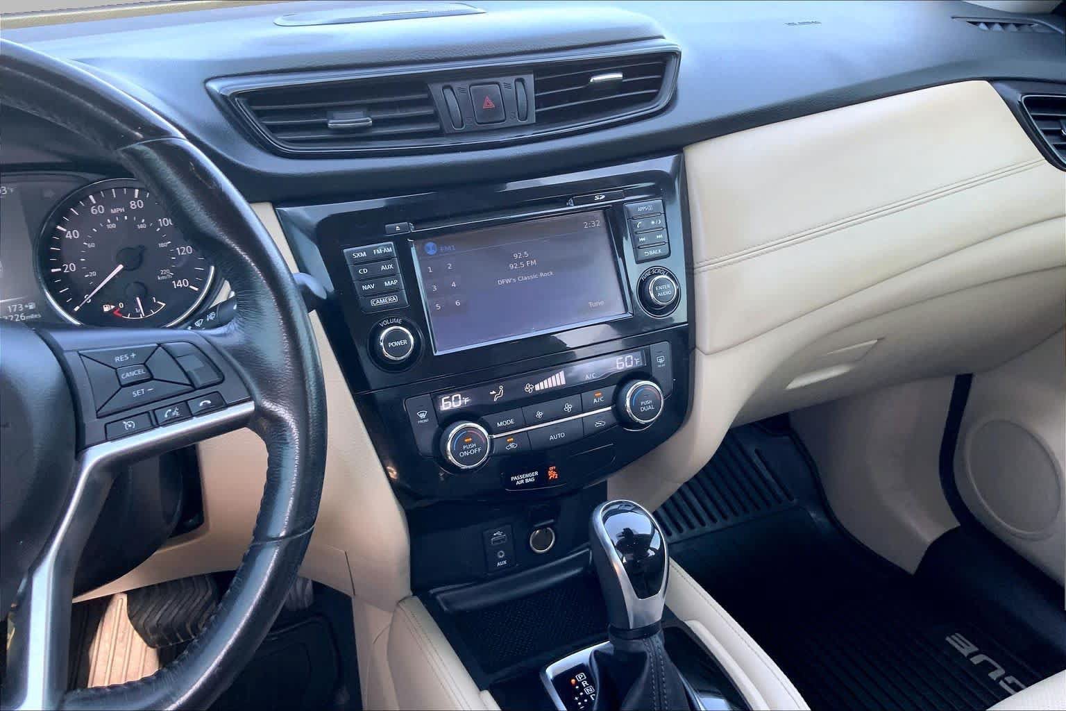 Used 2017 Nissan Rogue SL w/ SL Premium Package FWD image 7