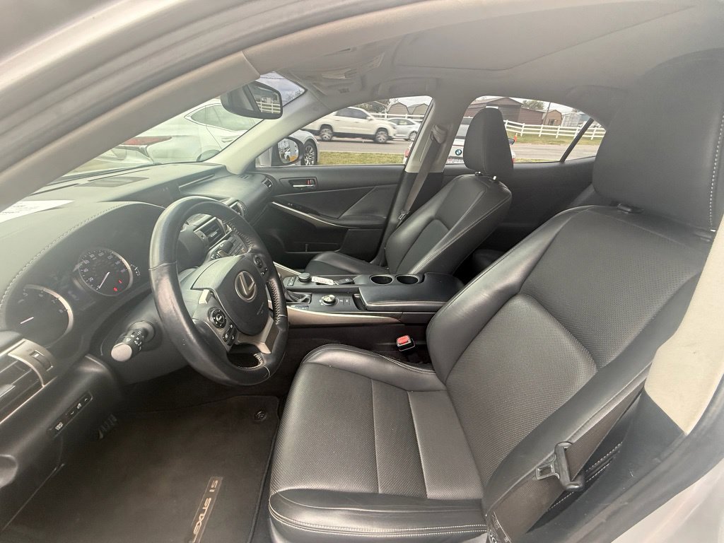 Used 2015 Lexus IS 250 RWD image 9