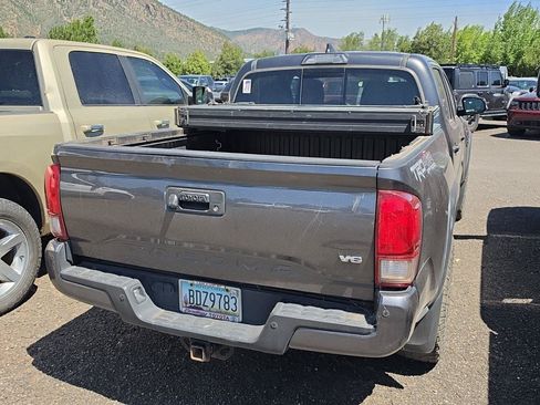 Used 2018 Toyota Tacoma TRD Off-Road w/ Technology Package AWD/4WD image 3