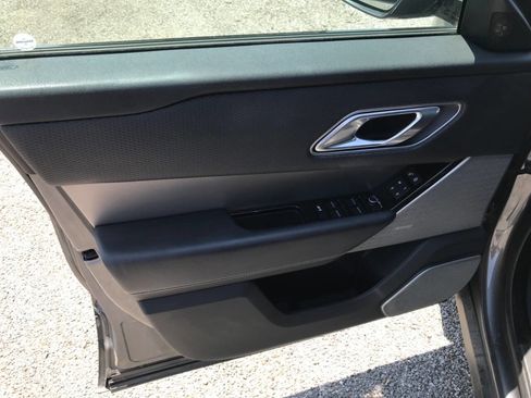 Used 2018 Land Rover Range Rover Velar R-Dynamic SE image 5