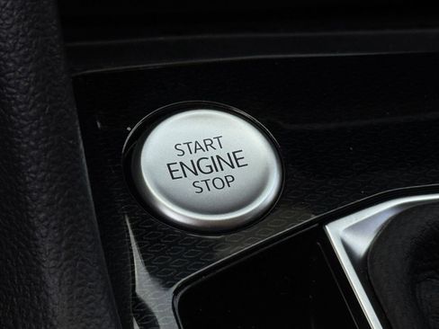 New 2025 Volkswagen Taos SE FWD image 21