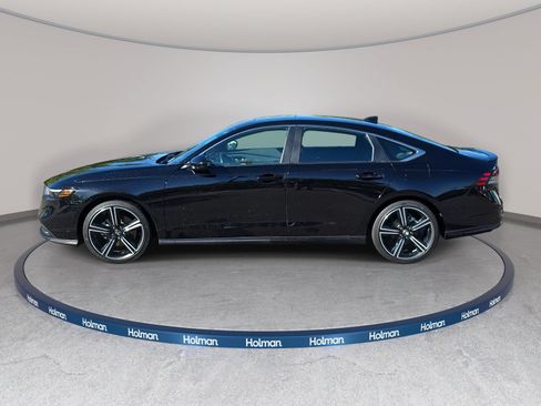 Used 2025 Honda Accord Sport image 9