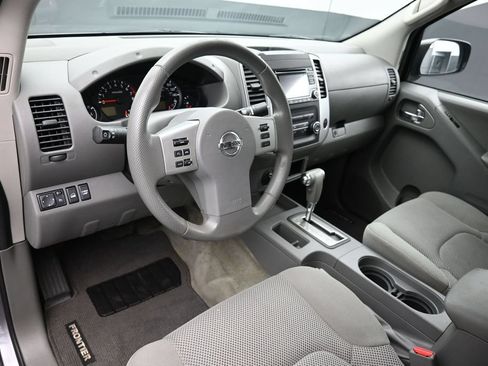 Used 2018 Nissan Frontier SV AWD/4WD image 11