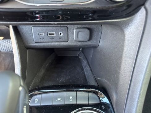 Used 2022 Buick Encore GX Select image 25