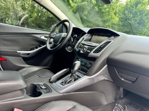 Used 2012 Ford Focus Titanium FWD image 22